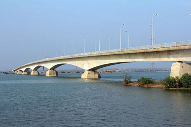 Description: Cầu Gianh hôm nay.