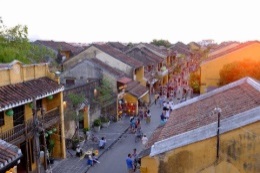 https://media.foody.vn/images/147209252717704-hoi-an4.jpg