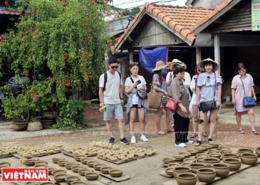 Káº¿t quáº£ hÃ¬nh áº£nh cho ÄÆ°á»ng dáº¡o lÃ ng gá»m thanh hÃ  há»i an