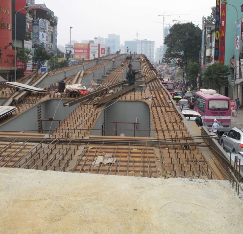 NGHIÊN CỨU ẢNH HƯỞNG CỦA VẾT NỨT TRONG BẢN BÊ TÔNG CÓ TƯƠNG TÁC KHÔNG HOÀN TOÀN VỚI DẦM THÉP HÌNH ĐẾN KHẢ NĂNG CHỊU TẢI CỦA DẦM LIÊN HỢP THÉP-BÊ TÔNG